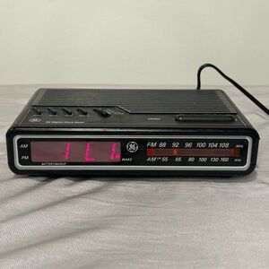 Vintage GE working Black Digital Alarm Clock Radio